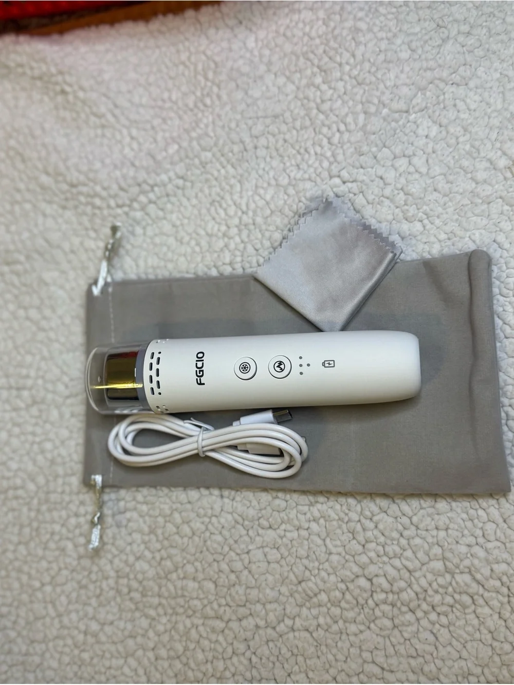 White Hot/Cold Beauty Device for Face – Red Accent